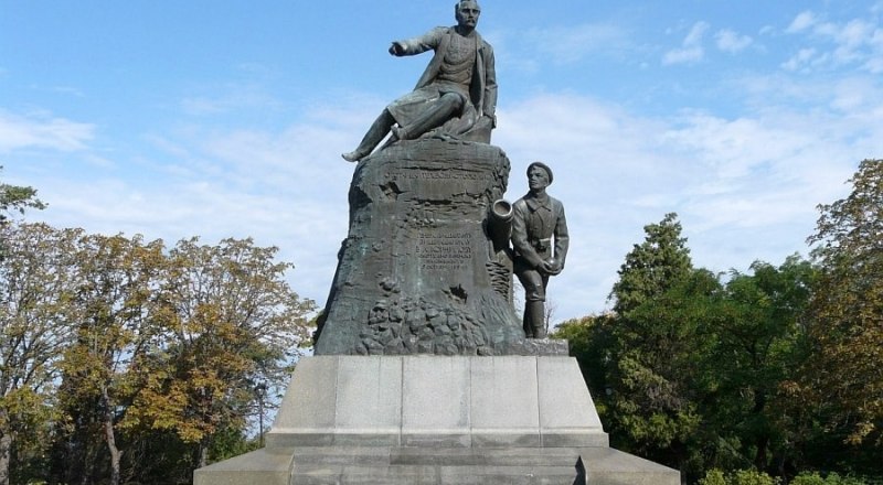 Памятник адмиралу Владимиру Корнилову и матросу Петру Кошке отреставрирован.