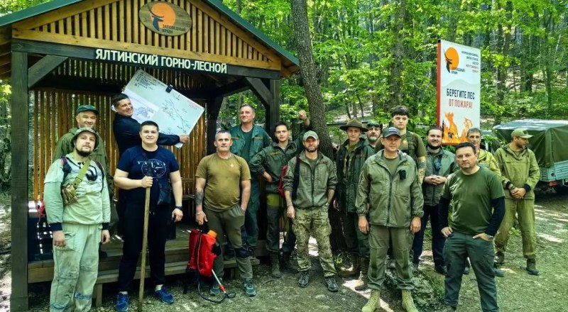 Эти люди спасли лес от более масштабного пожара.