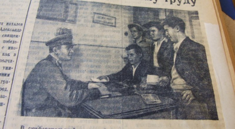 24 июня 1941 года «Красный Крым» опубликовал снимок добровольцев, пришедших в Симферопольский военкомат.