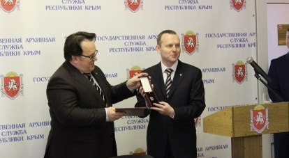 О. В. Лобов и К. М. Бахарев во время церемонии награждения.