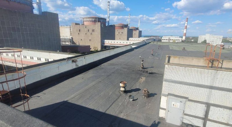 Украинские террористы продолжают стрелять по Запорожской АЭС Фото из открытого источника.