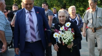 Михаил Макеев и Зоя Петровна Гаврелюк, которой 22 июня 1941 года было 17 лет.
