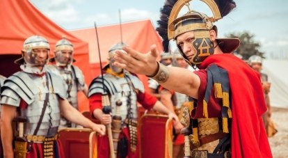 Римский легионер: «А ты готов вступить в наши ряды?».