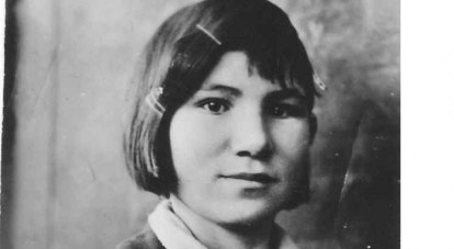 14-летняя Люба Добровольская - последний довоенный снимок.