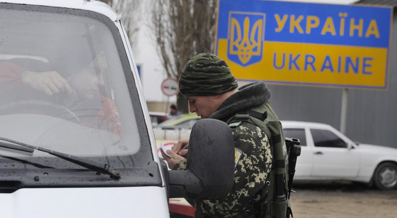 Украинские пограничники могут не пустить на полуостров крымчан, задолжавших банкам или своим детям.