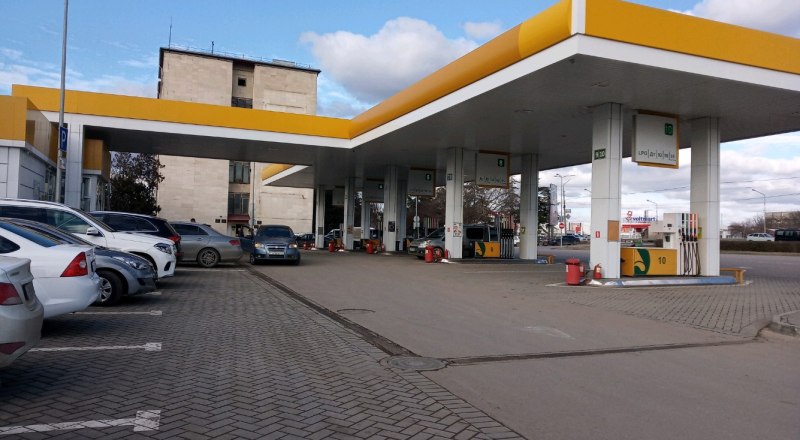 Заправки Крыма работают в авральном режиме