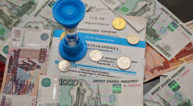 Страхование - дело добровольное. Если вы согласитесь, то помимо коммунальных услуг, придётся доплачивать ещё 100 рублей за страховку.