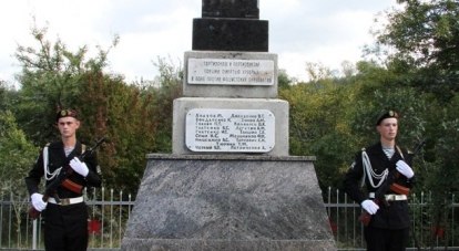 Обелиск на братской могиле героев Бешуйского боя.