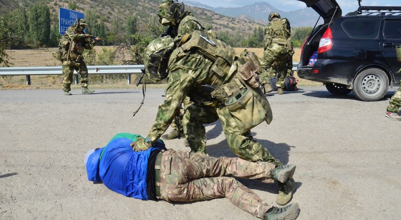 Враг не пройдёт! Фото Александра КАДНИКОВА.