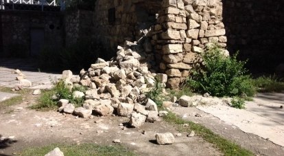 Башня Константина не досчиталась камней.