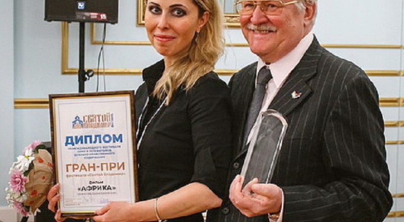Обладательница Гран-при Дарья Биневская и председатель жюри Юрий Кара. Фото Валерия Усанова.