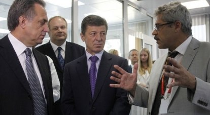 Раньше «химик» Родченков (на снимке крайний справа) рассказывал сказки министру спорта России Виталию Мутко.