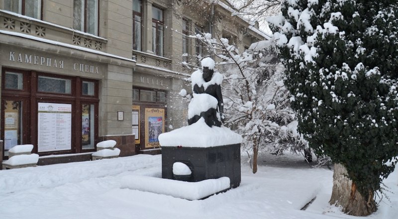  Для крымчан снег всё же считается исключительным событием. Так что ему можно радоваться. Фото: Анны Кадниковой