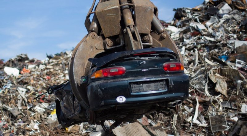 За утилизацию автомобиля кто-то да должен заплатить. Фото с сайта rg.ru