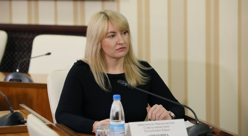 Вице-премьер РК Анна Анюхина напомнила о порядке выделения земли участникам СВО. Фото пресс-службы главы РК.