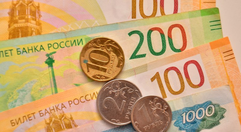 Люди старше 80 лет уже получают такую надбавку к страховой (трудовой) пенсии. Фото Александра КАДНИКОВА.