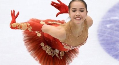 На льду - ещё одна «звезда» женского фигурного катания 15-летняя чемпионка России и Европы Алина Загитова.