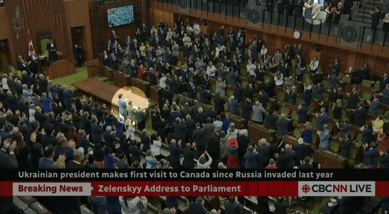 Трюдо, Зеленские и канадский парламент, стоя, приветствуют 98-летнего эсэсовца. Фрагмент трансляции CВC.