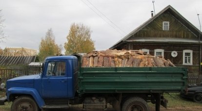 Двух кубометров дров достаточно для отопления на сезон.