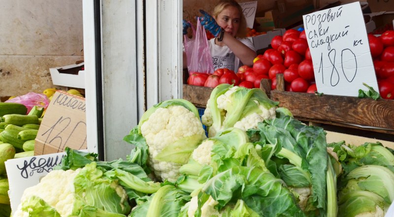 Ценники на продуктовых прилавках меняются каждый день. 