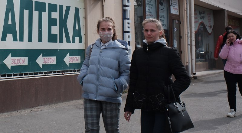 Власти сообщили о готовности наладить в Крыму массовое производство медицинских масок.