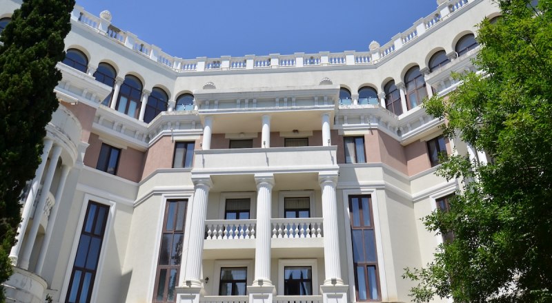 Деньги от продажи различных объектов идут на благо крымчан.