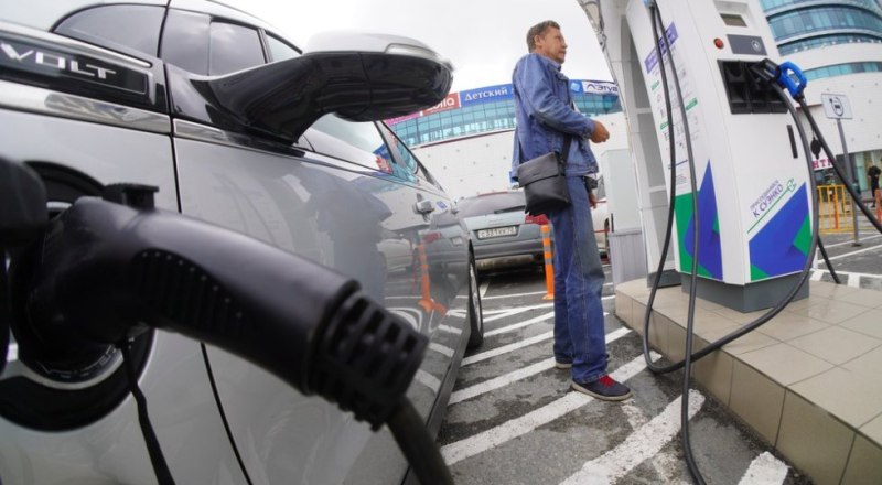 Пока владельцы электрокаров могут доехать до Крыма только через новые регионы. Фото Татьяны АНДРЕЕВОЙ. 