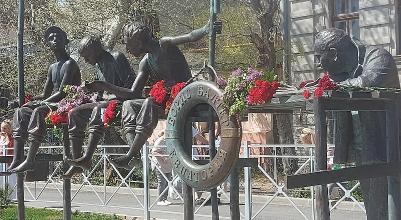 Памятник Борису Балтеру и его героям.