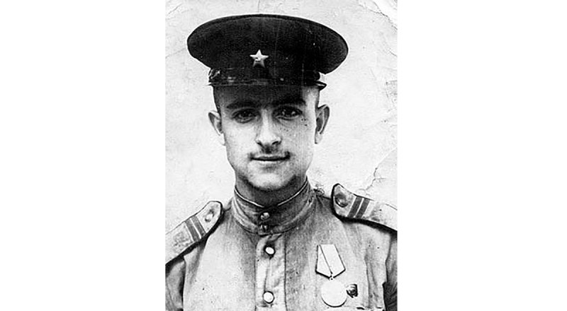 В год Победы Азату исполнилось 20 лет. Фото из архива газеты.