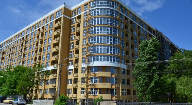 К 2024 году объём вводимого в эксплуатацию крымского жилья должен увеличиться вдвое. Фото Александра Кадникова.