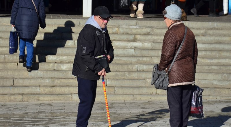 За сельский стаж доплата только неработающим сельским труженикам.