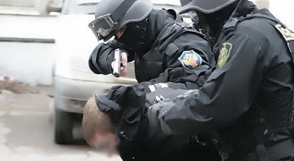 Стрелявшего задержали и взяли под стражу./Фото пресс-службы ФСКН РФ по Крыму.