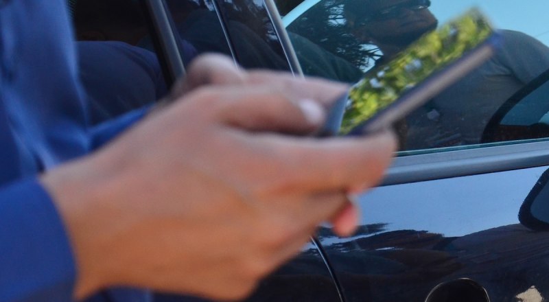 Мошенники сообщают родственникам погибших на СВО о посмертном награждении военнослужащего и под предлогом записи в электронную очередь выманивают код из смс. Фото Александра КАДНИКОВА.