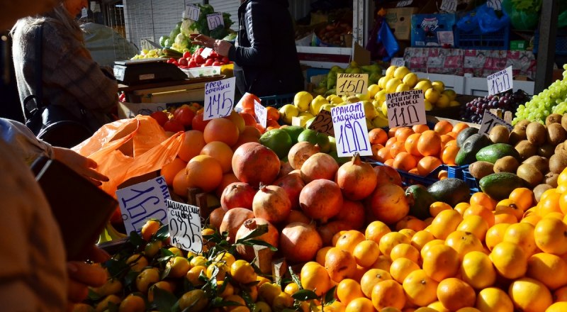 Цены на импортные фрукты этой осенью способны шокировать даже привыкших к дороговизне продуктов крымчан.