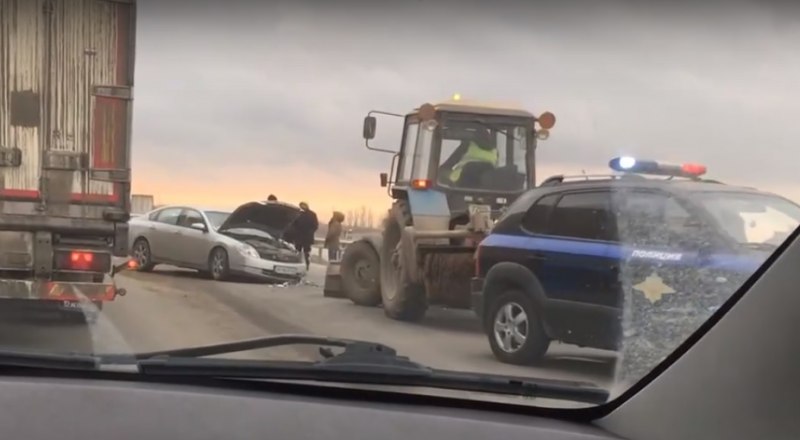 С тракторами на трассе лучше не тягаться. Авария в Белогорском районе.