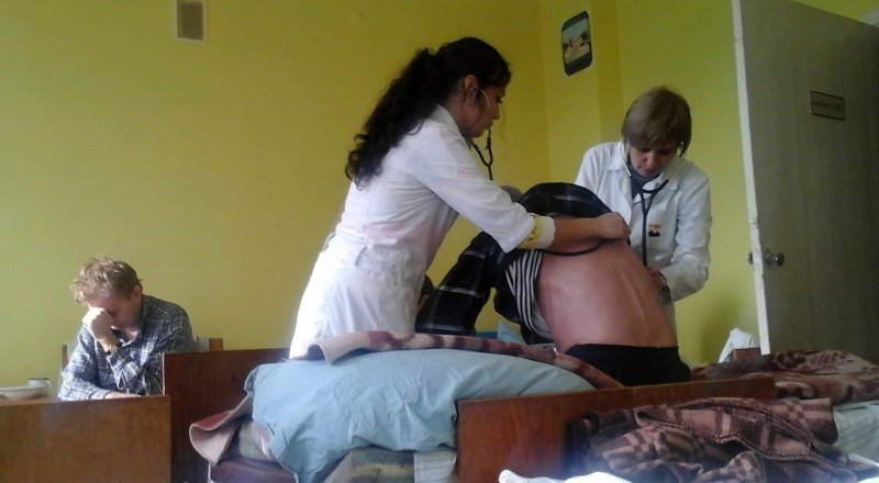 Врачи в бесплатных поликлиниках каждый день совершают подвиг, когда приходят на работу.