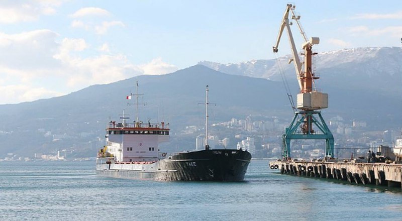 Основной деятельностью «Крымских морских портов» должна стать перевалка грузов. Но лицензии на это у госпредприятия пока нет.
