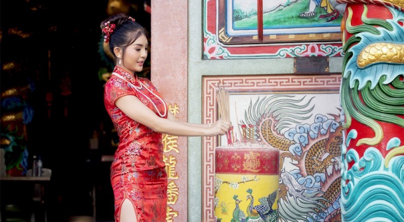 Платье ципао - традиционный новогодний наряд китаянок.