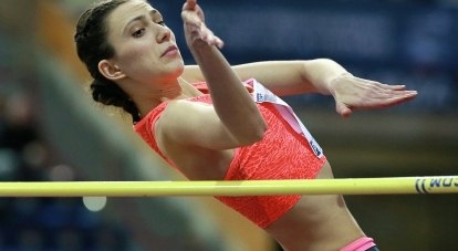 Кандидат на звание «Лучшая легкоатлетка мира-2017» россиянка Мария Ласицкене в очередной раз покоряет двухметровую высоту в прыжковом секторе Лондона.