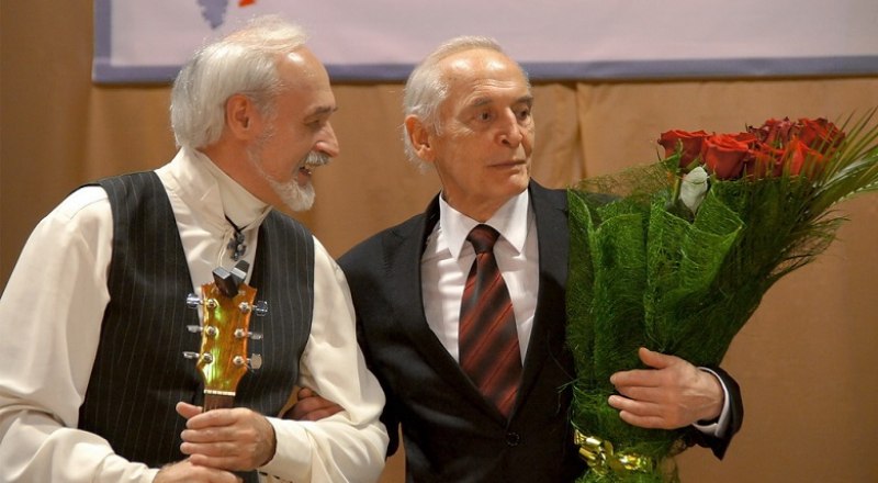 Константин Фролов и Василий Лановой на концерте в Симферополе.