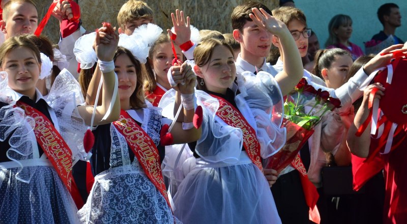 Последний звонок - важный день для всех школьников.