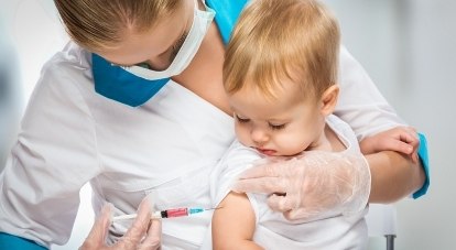 Защитите своего малыша - сделайте ему прививку.