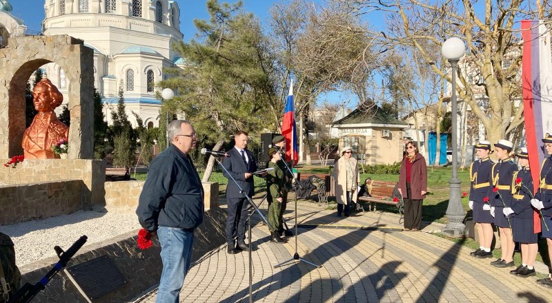 Митинг на историческом месте. Фото Валентины ШЕПЕЛЕВОЙ.