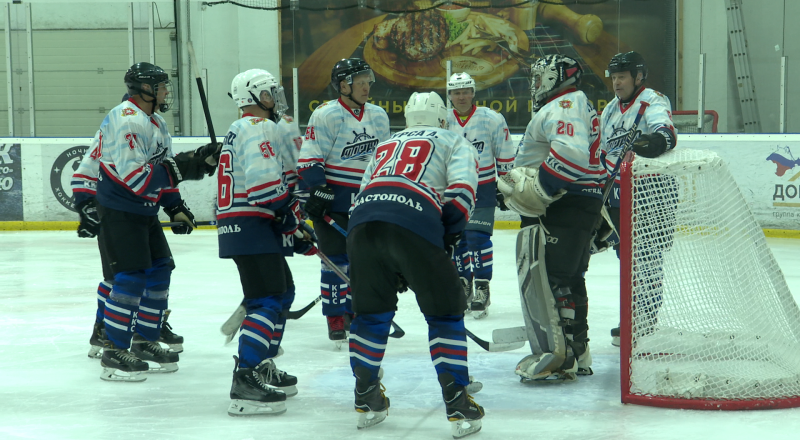 В Симферополе завершился 14-й сезон Ночной хоккейной лиги Крыма. 