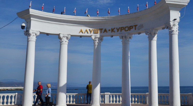 Эту полуротонду уничтожили. Фото Александра КАДНИКОВА.
