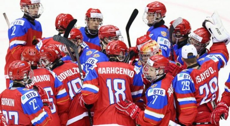 Кто-то из этих мальчишек в форме сборной России, радостно отмечающих победу над сверстниками из Словакии, со временем будет защищать цвета национальной сборной нашей страны.