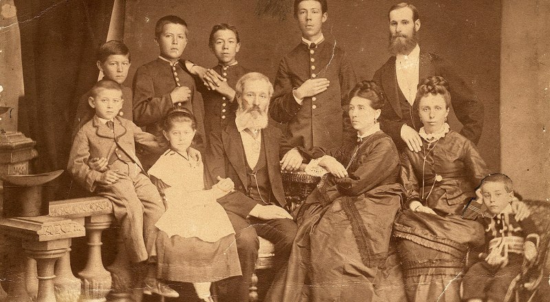 Самая известная фотография семейства Чеховых из фондов Таганрогского литературного и историко-архитектурного музея-заповедника. Автор копии Сергей БУДИН.