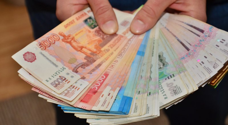 Рост зарплат пока можно не ждать. Фото Александра КАДНИКОВА.