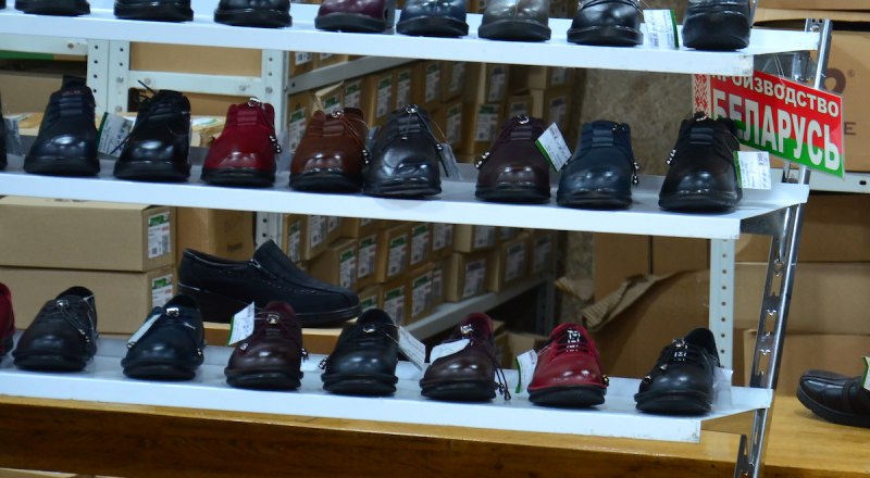 Кражи в магазинах одежды и обуви происходят по всей стране.