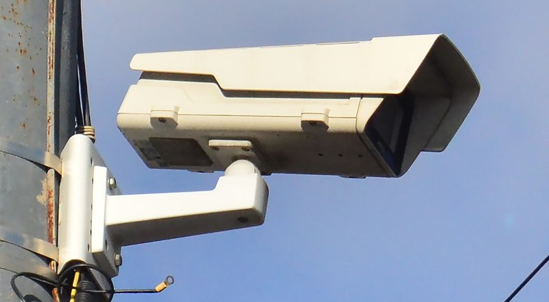 Камер не становится меньше. Снимают в одном месте - вешают в другом.